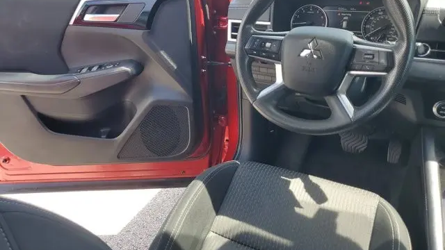 2023 Mitsubishi Outlander ES