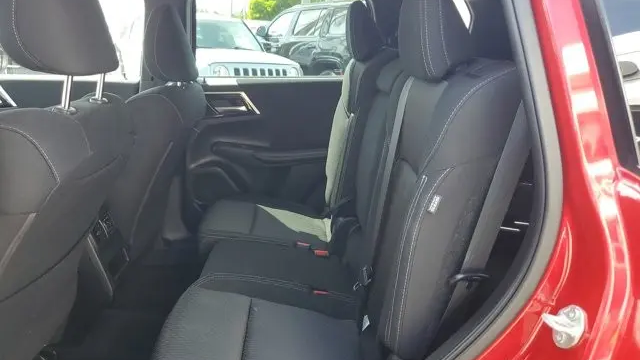 2023 Mitsubishi Outlander ES