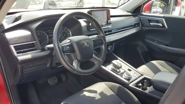 2023 Mitsubishi Outlander ES