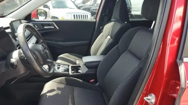 2023 Mitsubishi Outlander ES