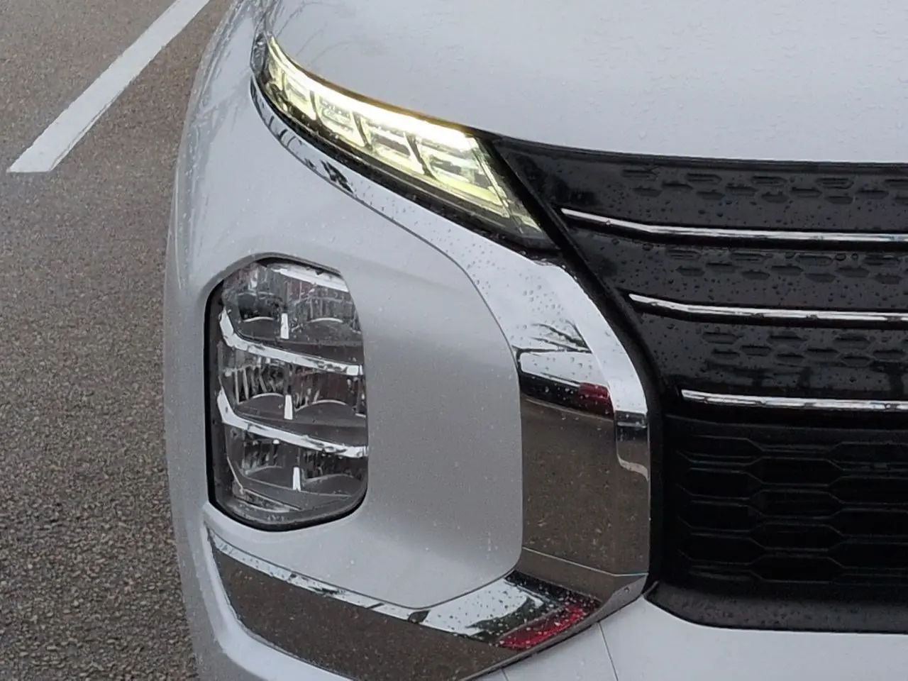 2022 Mitsubishi Outlander - $19,275