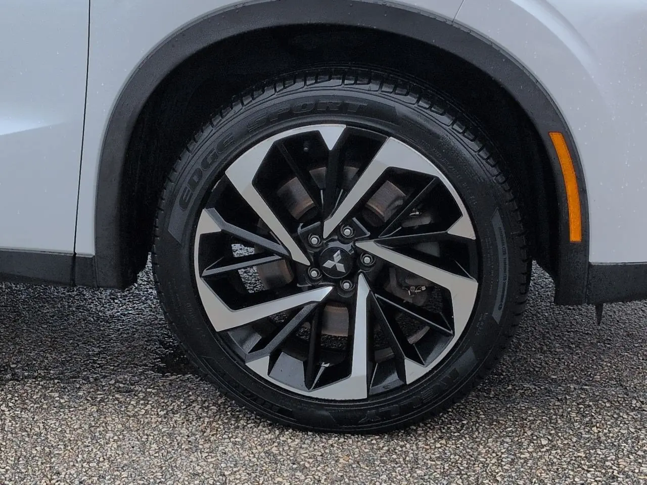 2022 Mitsubishi Outlander - $19,275