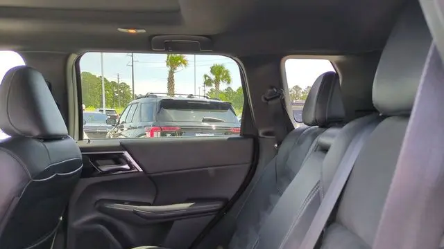 2022 Mitsubishi Outlander SE