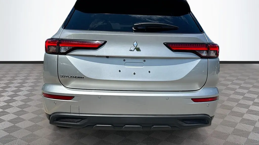 2024 Mitsubishi Outlander ES