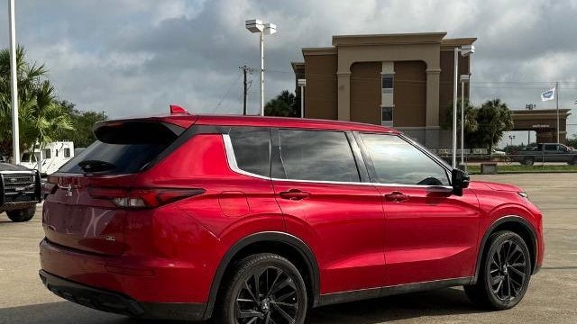 2023 Mitsubishi Outlander SE