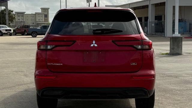 2023 Mitsubishi Outlander SE