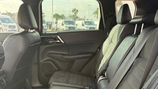 2023 Mitsubishi Outlander SE
