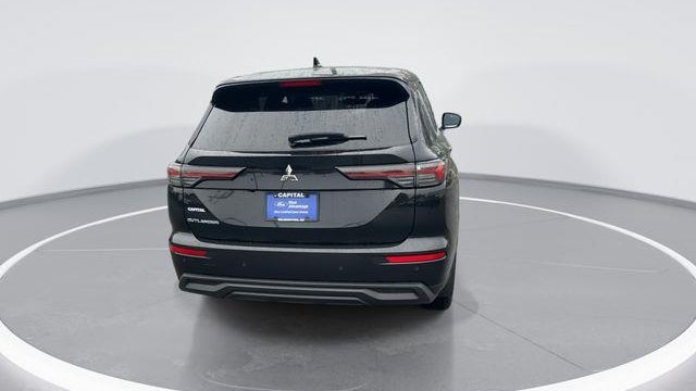 2025 Mitsubishi Outlander ES