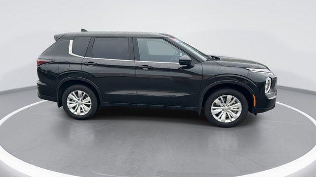 2025 Mitsubishi Outlander ES