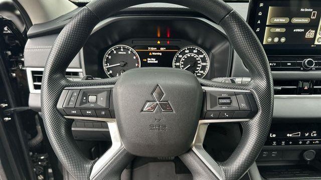 2025 Mitsubishi Outlander ES