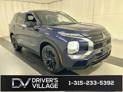 Photo of a 2023 Mitsubishi Outlander SE 4DR SUV for sale