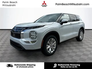 2025 Mitsubishi Outlander with White Diamond Exterior