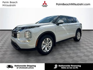 2025 Mitsubishi Outlander with White Diamond Exterior