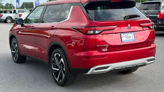 2023 Mitsubishi Outlander SE