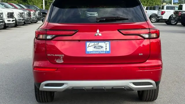 2023 Mitsubishi Outlander SE