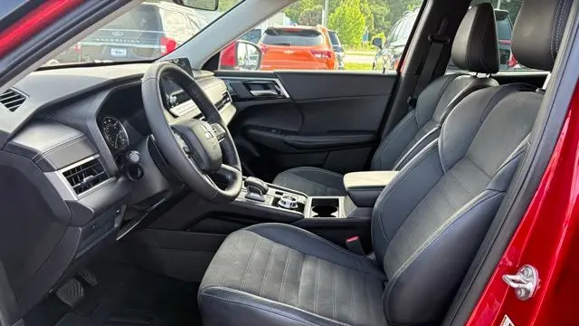 2023 Mitsubishi Outlander SE