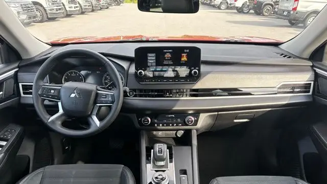 2023 Mitsubishi Outlander SE