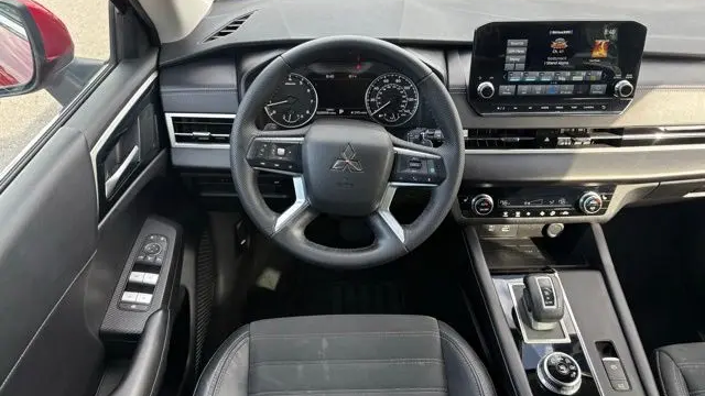 2023 Mitsubishi Outlander SE