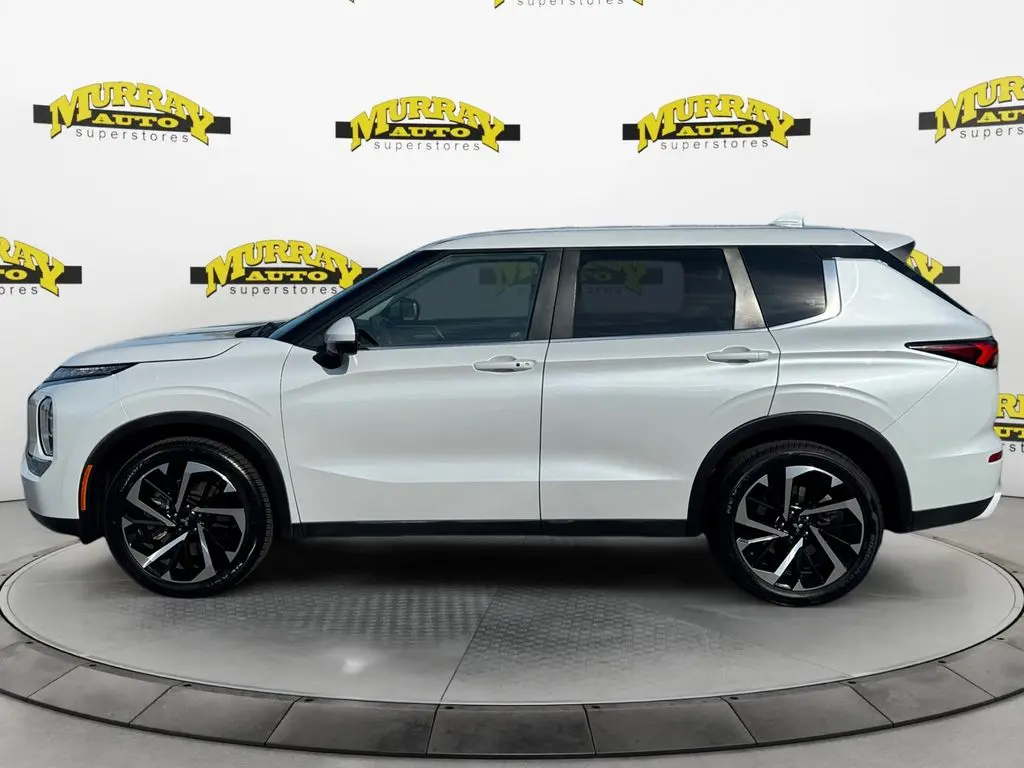 2023 Mitsubishi Outlander - $21,999