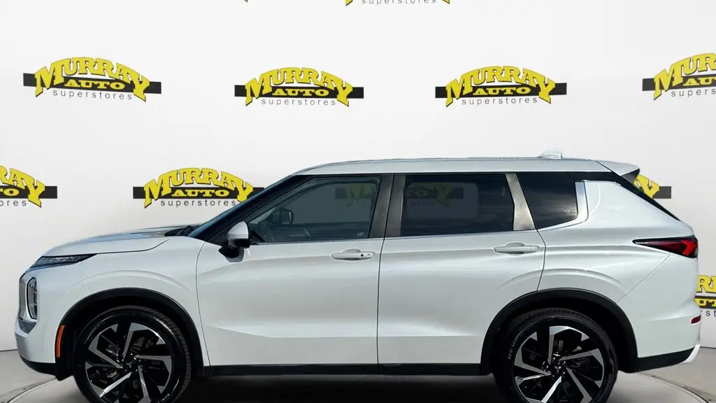 2023 Mitsubishi Outlander SE