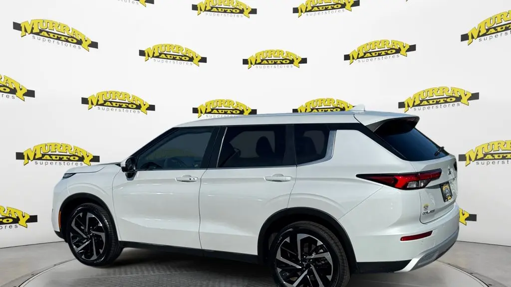 2023 Mitsubishi Outlander SE