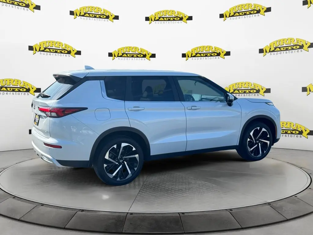 2023 Mitsubishi Outlander - $21,999