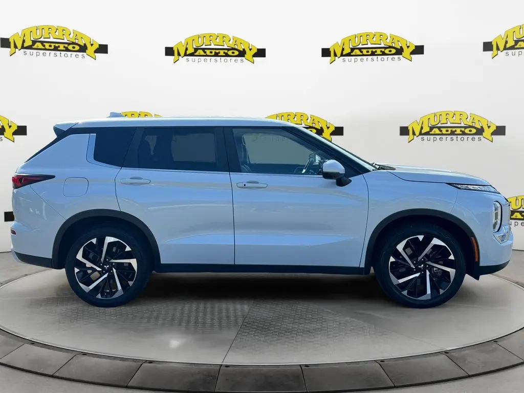 2023 Mitsubishi Outlander - $21,999