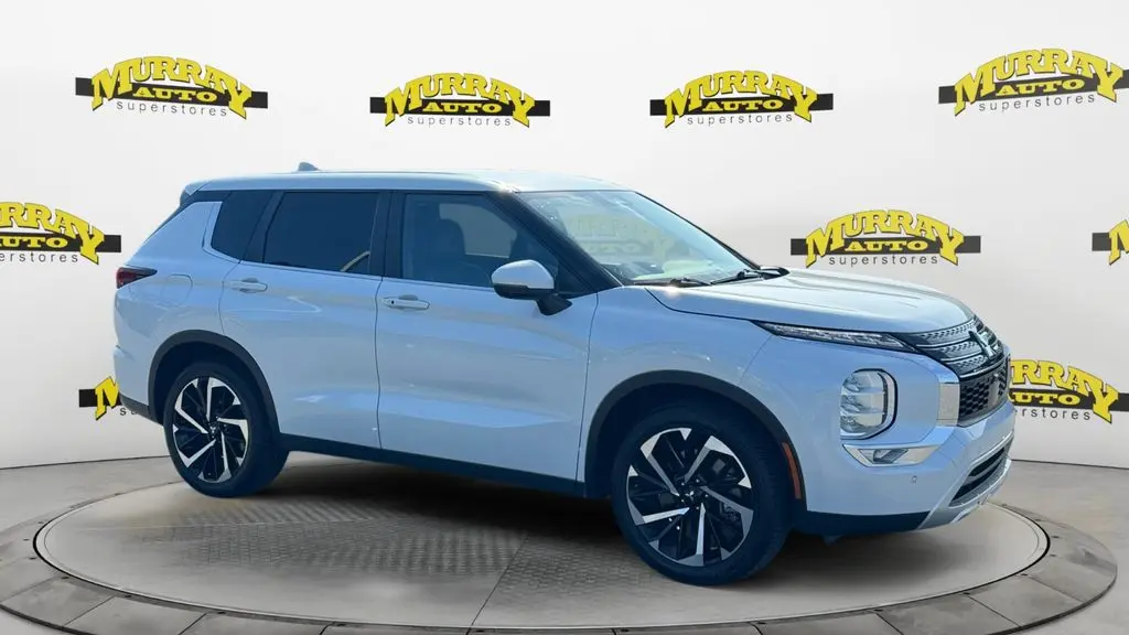 2023 Mitsubishi Outlander SE