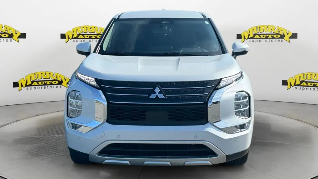 2023 Mitsubishi Outlander SE