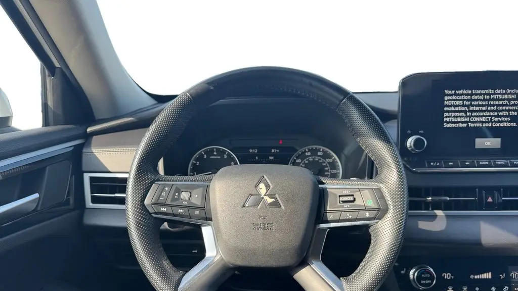 2023 Mitsubishi Outlander SE