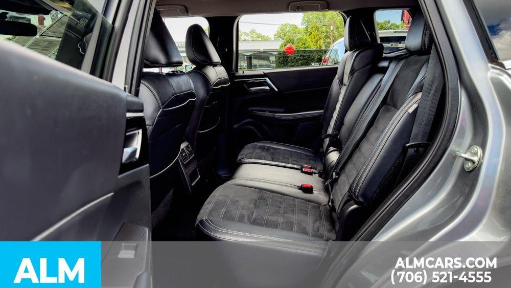 2023 Mitsubishi Outlander SE