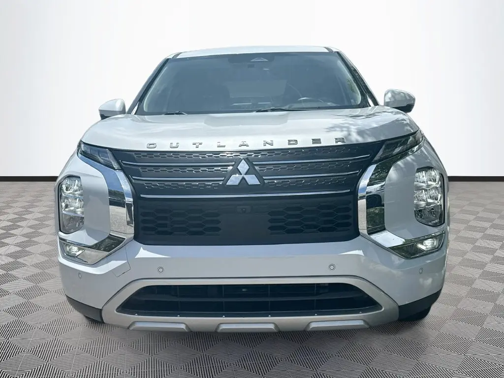2022 Mitsubishi Outlander - $17,948