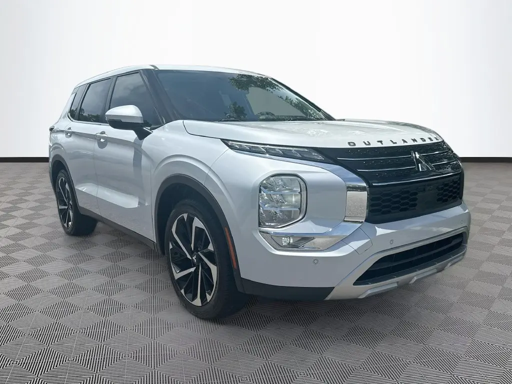 2022 Mitsubishi Outlander - $17,948