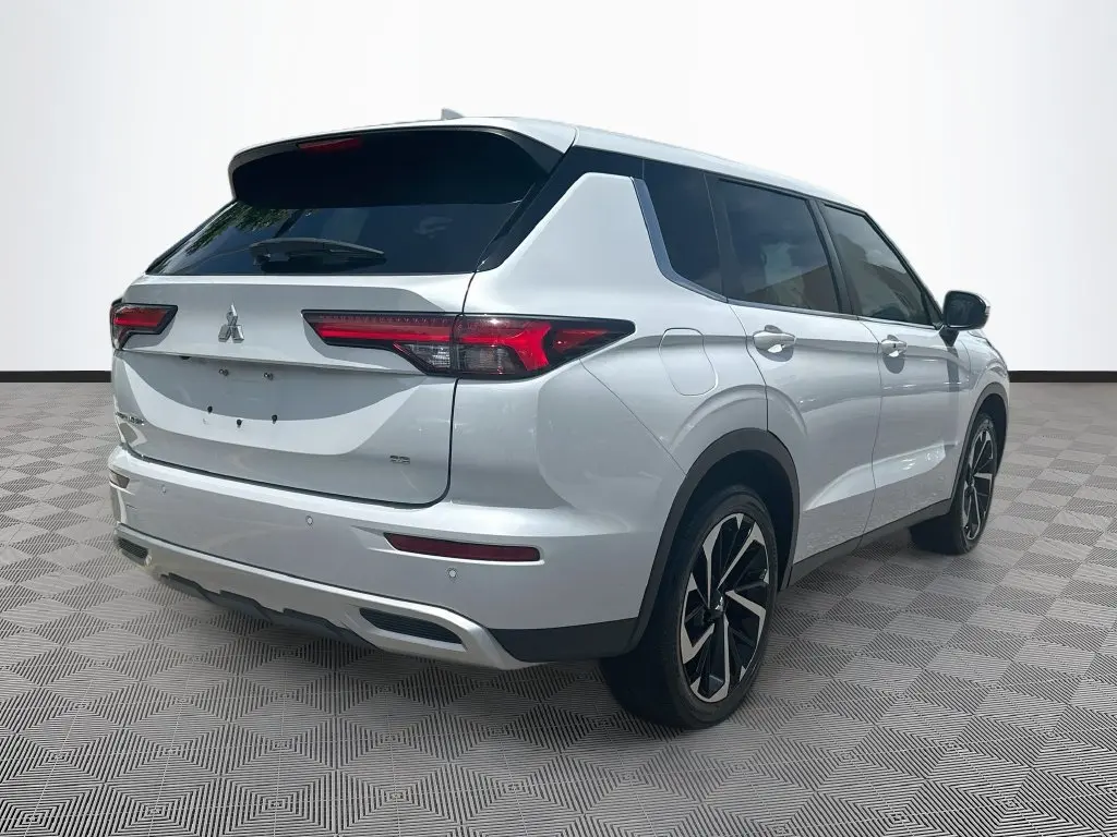 2022 Mitsubishi Outlander - $17,948