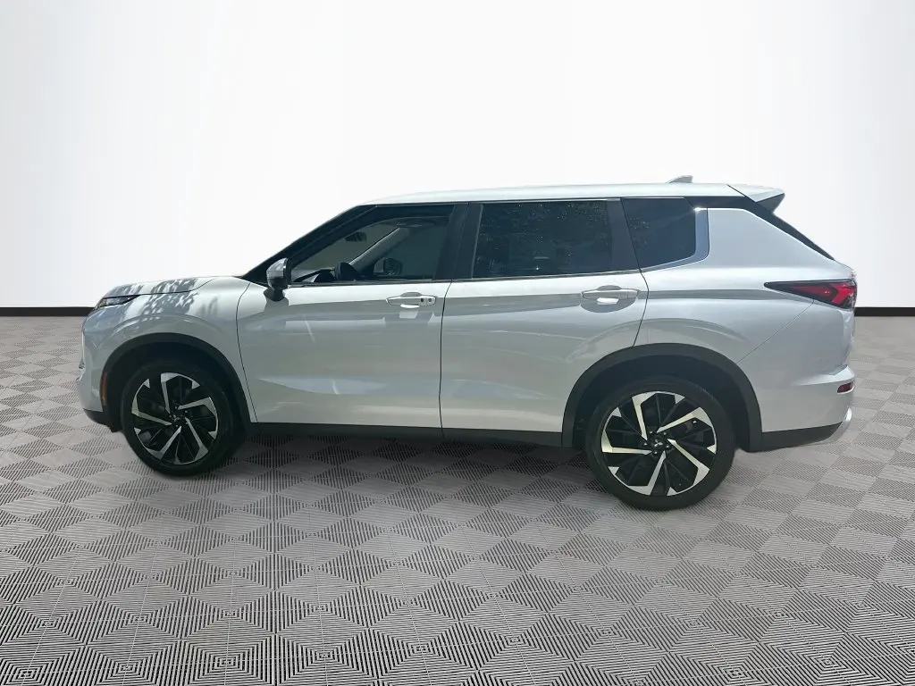 2022 Mitsubishi Outlander - $17,948