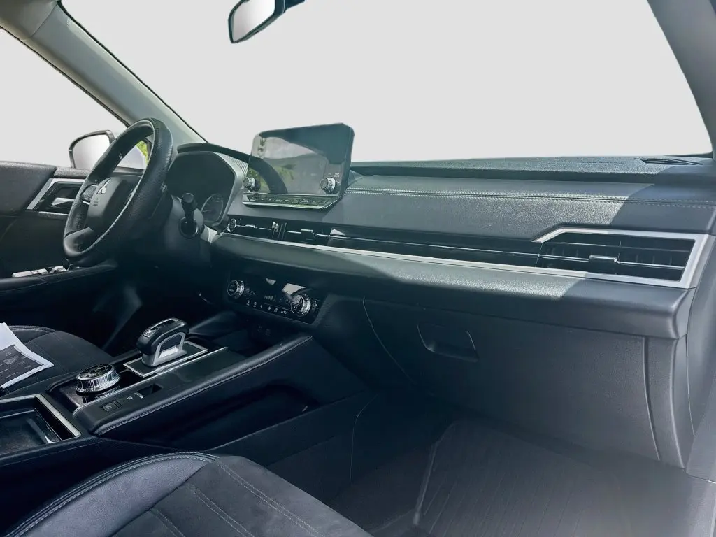 2022 Mitsubishi Outlander - $17,948