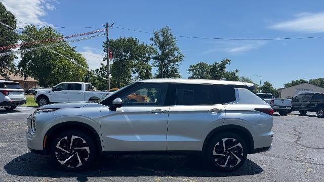 2023 Mitsubishi Outlander SE