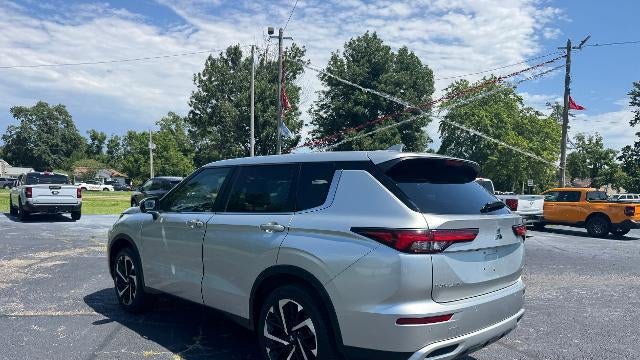 2023 Mitsubishi Outlander SE