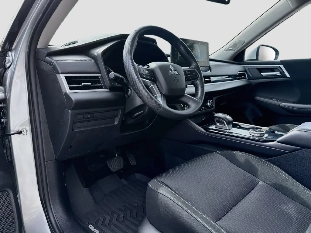 2025 Mitsubishi Outlander - $26,702