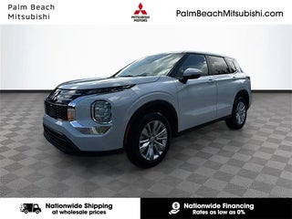 2025 Mitsubishi Outlander with White Diamond Exterior