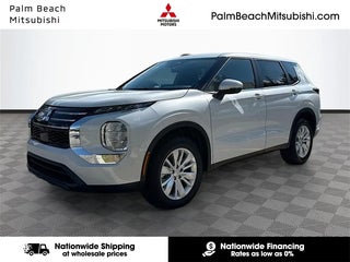 2025 Mitsubishi Outlander with White Diamond Exterior