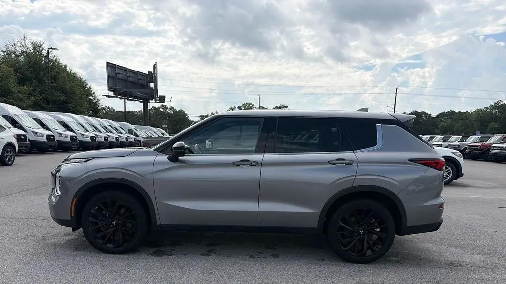 2022 Mitsubishi Outlander SE