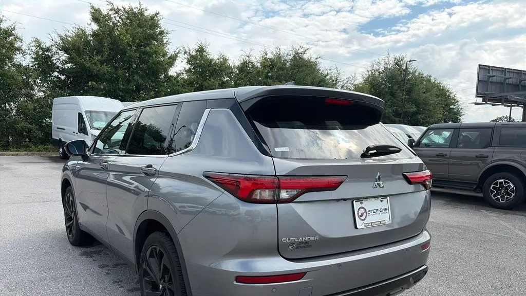 2022 Mitsubishi Outlander SE