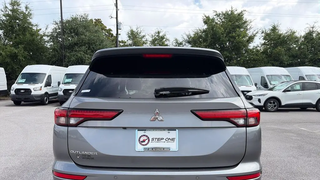 2022 Mitsubishi Outlander SE