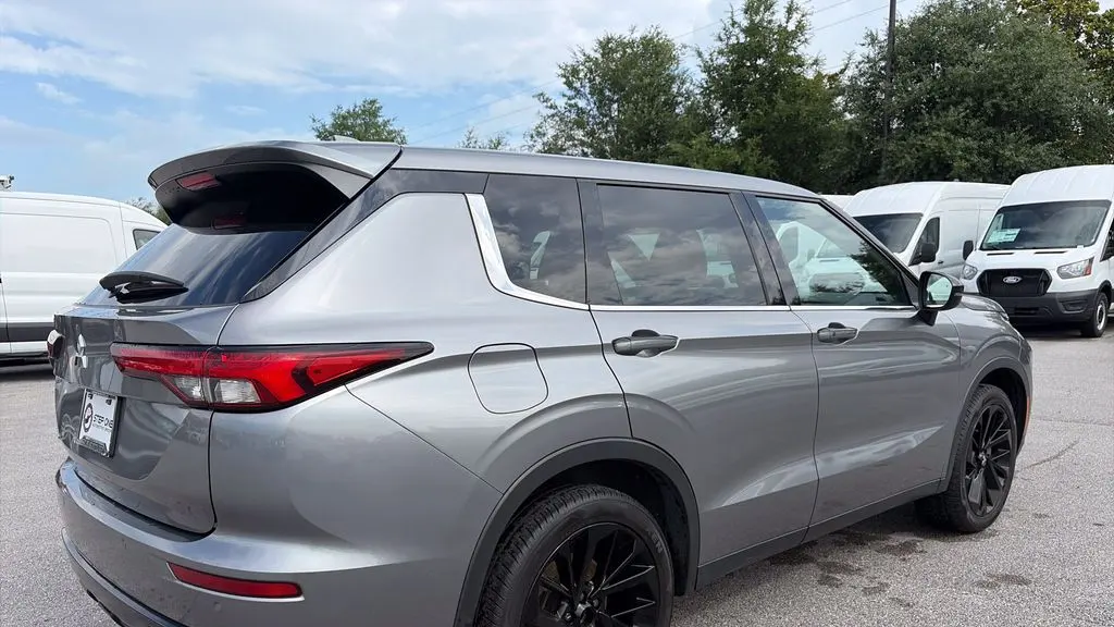 2022 Mitsubishi Outlander SE