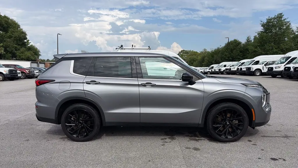 2022 Mitsubishi Outlander SE