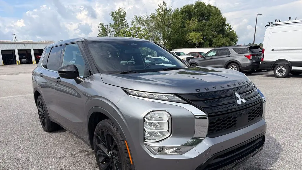 2022 Mitsubishi Outlander SE