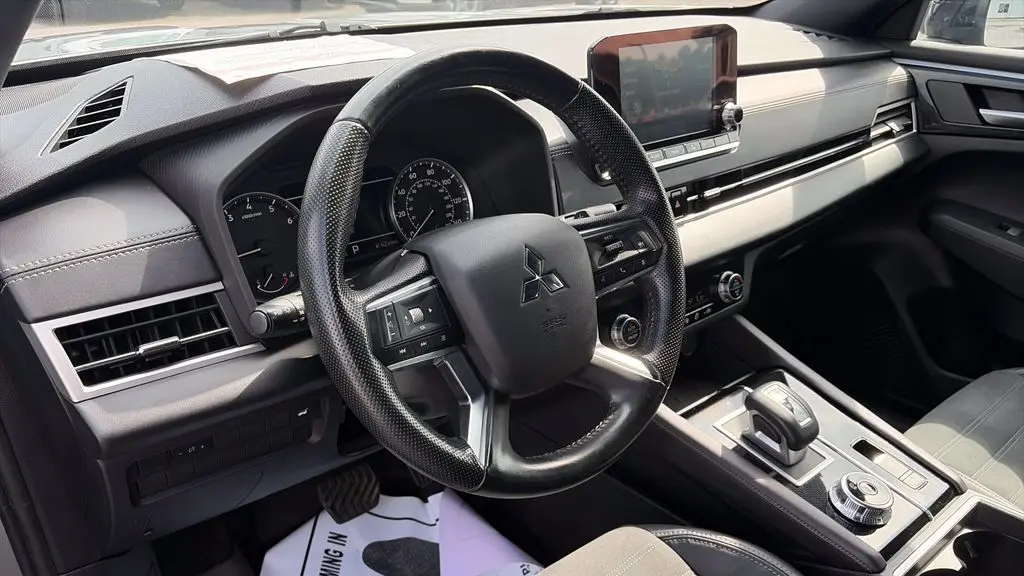 2022 Mitsubishi Outlander SE