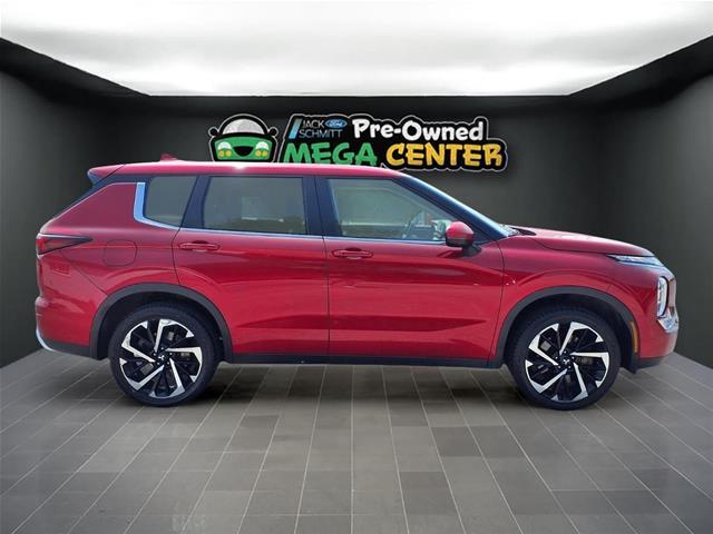 2022 Mitsubishi Outlander - $15,435