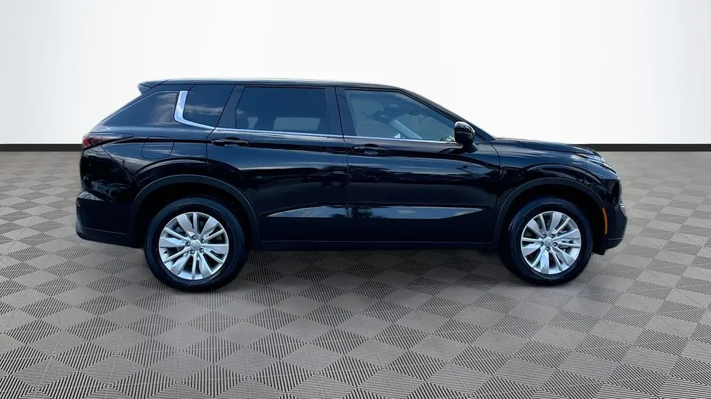 2025 Mitsubishi Outlander ES